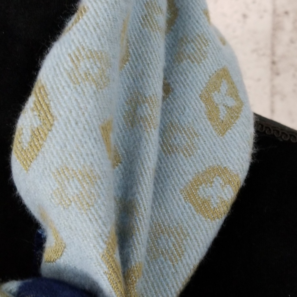 COZY Scarf - Picture 2 of 7